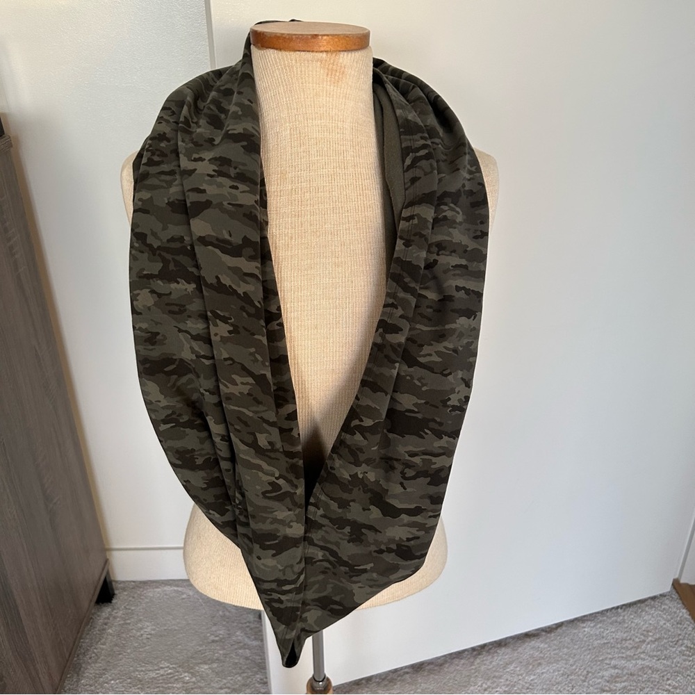 Lululemon Customizable Snap Scarf